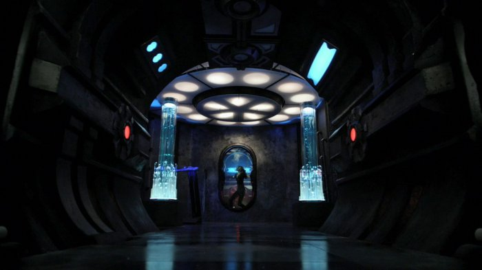 Datei:Gefangene Chloe (SGU 1x11).png