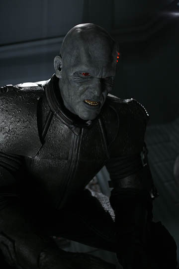 Datei:Volk (SGA 5x04) nah.jpg