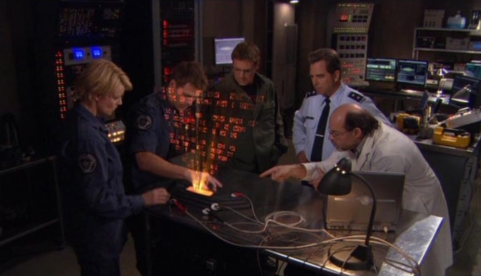 Datei:SG1 9x18 Kommunikation.jpg