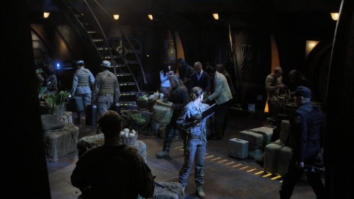 Datei:SGU 2x17 Vorräte.jpg