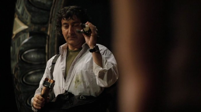 Datei:SGU 2x12 Brody Briefing.png