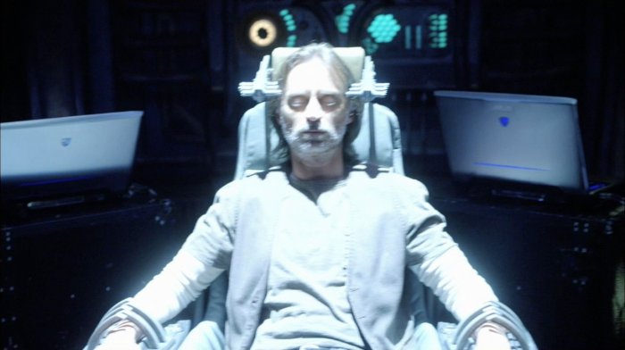 Datei:SGU 2x15 Rush Stuhl.jpg