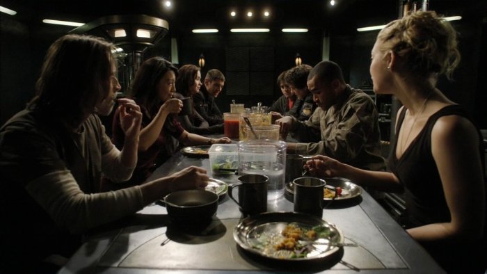 Datei:SGU 2x20 Festessen.jpg