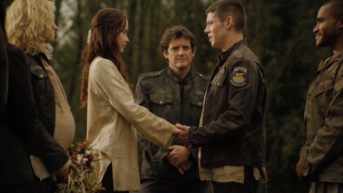 Datei:SGU 2x18 Hochzeit.jpg