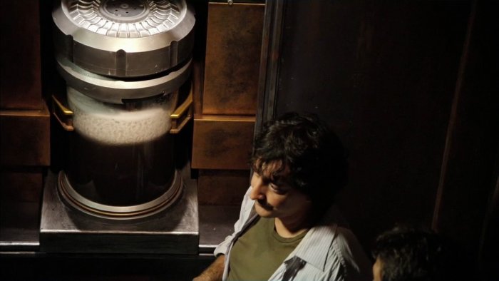 Datei:SGU 2x17 Brody Luftfilter.jpg