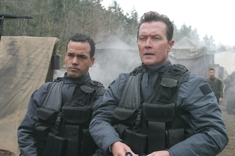 Datei:SGA 1x01 Sumner Bates Athos.jpg