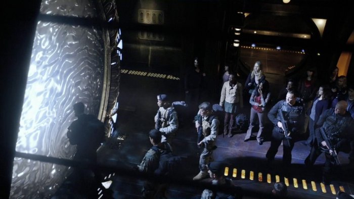 Datei:SGU 2x19 Evakuierung.jpg