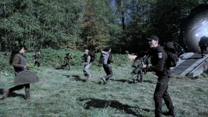 Datei:SGU 2x17 Evakuierung.jpg