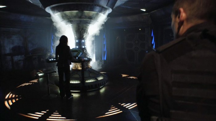 Datei:SGU 2x10 Chloe Konsole.jpg