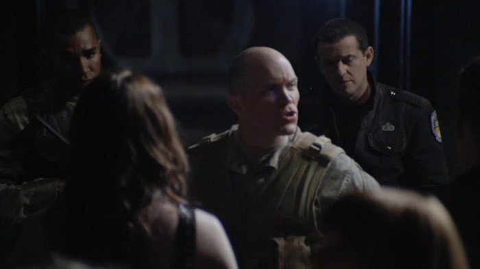 Datei:SGU-1x05 Spencer-Protest.jpg