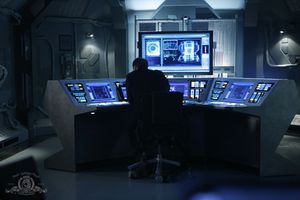 SGA5x04 Rodney-an-Konsole.jpg