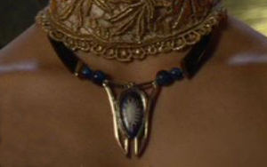 Adrias Halskette (nah).jpg