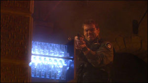 Daniel-zerschießt-Kristalle 9x20.jpg