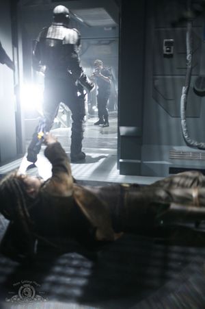 Volk (SGA 5x04) unter Beschuss.jpg