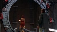 Daniel zeigt Hathor das Stargate.