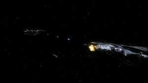 Die Daedalus und das verbündete Wraith-Basisschiff kämpfen gegen das feindliche.