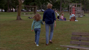 SG1 1x14 Cassandra Carter Erde.png