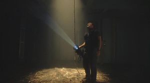 SGA 2x15 McKay am Seil.jpg