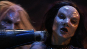 SGA 5x08 Todd tötet Übermutter.png