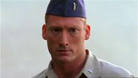Der junge Lieutenant Hammond (Aaron Pearl in SG1_02x21SG1 2x21 1969).