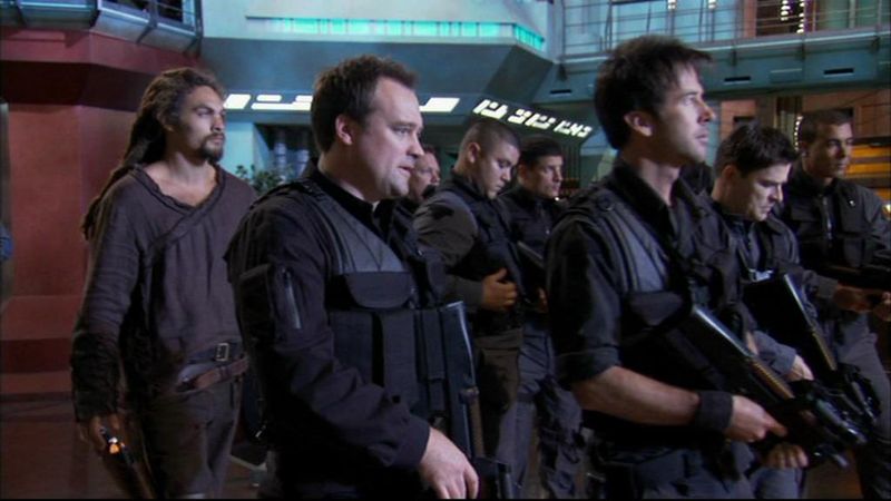 Datei:SGA 4x20 Team Sheppard+ Team Lorne.JPG