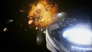 Das Ha'tak prallt auf den Schild eines Ori-Mutterschiffs und wird zerstört.