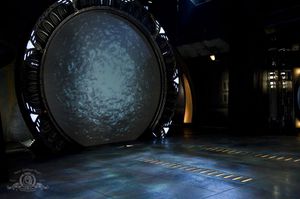 SGU-1x06-BTS Gate.jpg