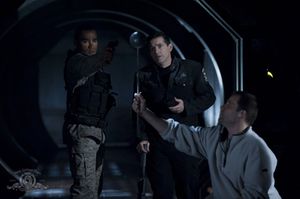 SGU-1x04-BTS Fliegendes Auge.jpg