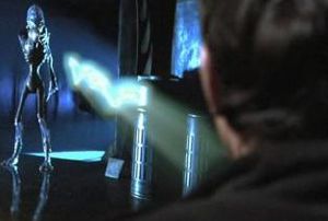 SGU 2x06 Alien Handwaffe.jpg