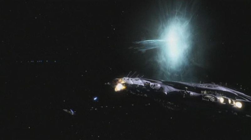 Datei:SGA 2x20 Daedalus Kampf Wraithschiff Hyperraum.jpg