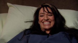 9x01 Vala grinsen.jpg