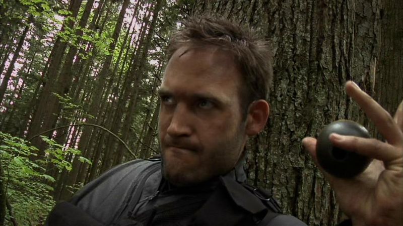 Datei:SGA 3x09 Major Leonard Handgranate.JPG