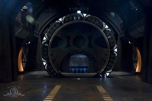 SGU-1x06-BTS Stargateraum.jpg