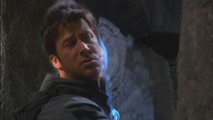 SGA 2x12 Sheppard wird hineingezogen.jpg