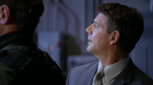 SG1 5x10 (Faxon beim aktiverten Stargate).png