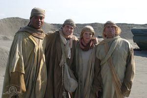SG1-8x20 BTS-team.jpg