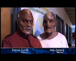 Currie und Zahara in Serrakin-Maske.jpg