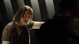 SGU 2x12 Rush verlässt Shuttle.png