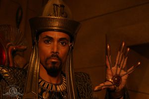 Apophis Möbius 8x20.jpg