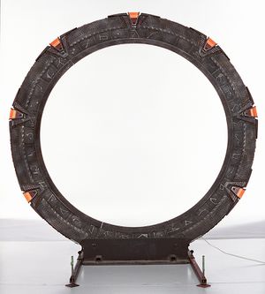 Stargate weiss klein.jpg