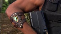 Teal'c trägt eine Sodaner-Tarnvorrichtung