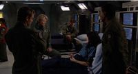 SG-1 besucht Vala auf der Krankenstation der Odyssey.
