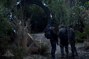 Team Planet (SGU 1x15 5).jpg