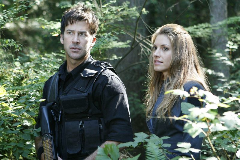 Datei:John Sheppard und die andere Identität.jpg